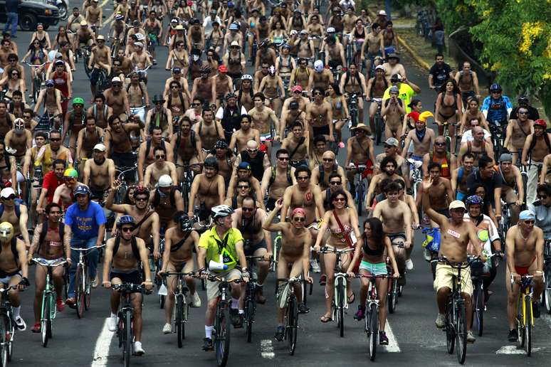 Eles s&atilde;o contra o uso excessivo de combust&iacute;veis f&oacute;sseis e em favor da populariza&ccedil;&atilde;o das bicicletas como meio de transporte