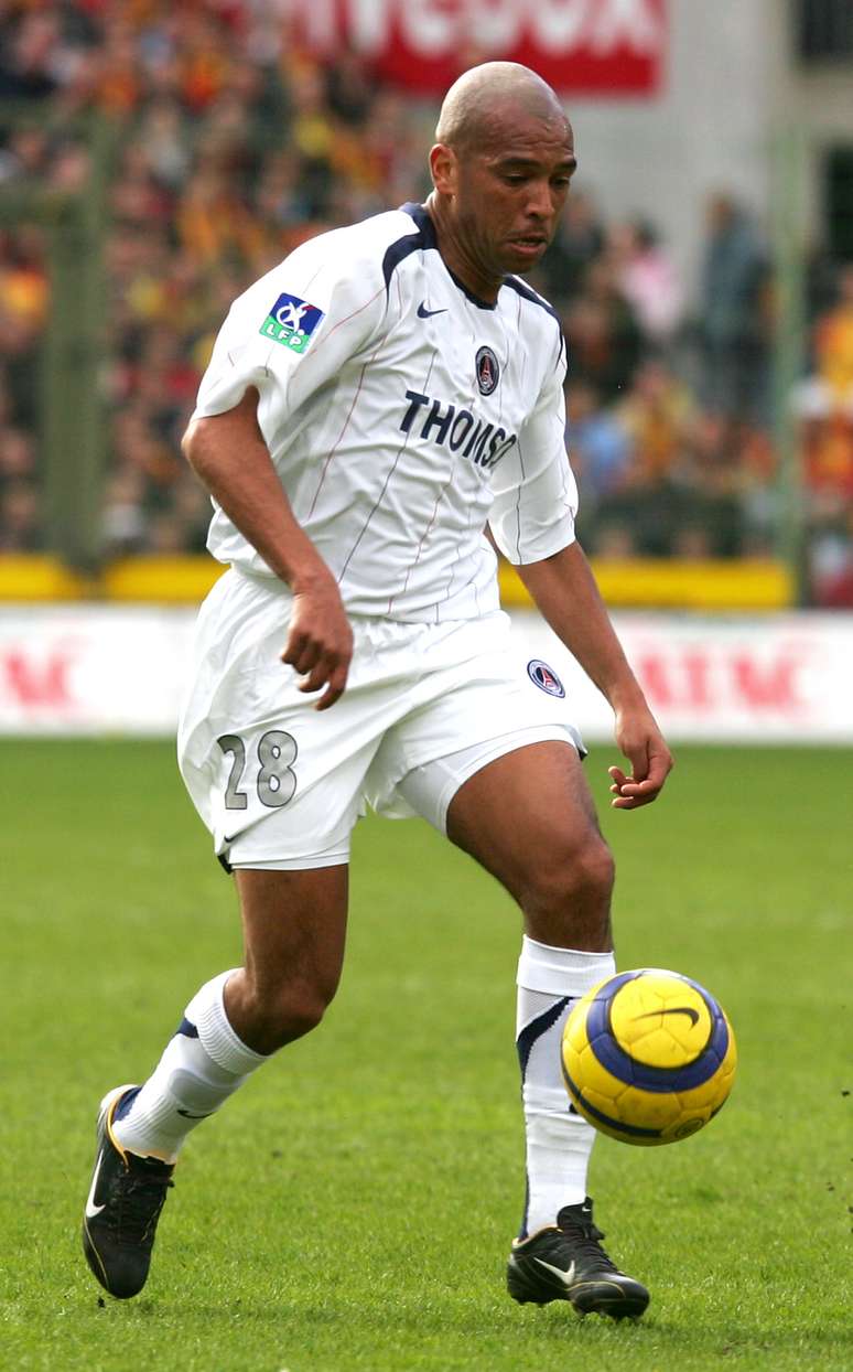 Paulo C&eacute;sar em a&ccedil;&atilde;o no PSG: hoje, "quebra galho" como int&eacute;rprete