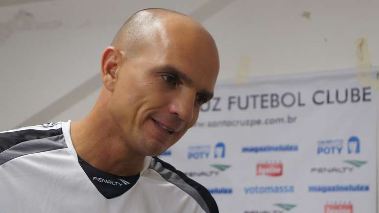 <p>Sandro Barbosa tem muita identificação com a torcida do Santa Cruz</p>