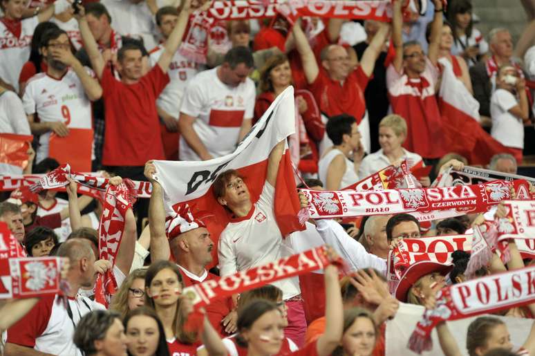 Torcida polonesa lotou ginásio em Lodz e ajudou equipe a reagir contra o Brasil