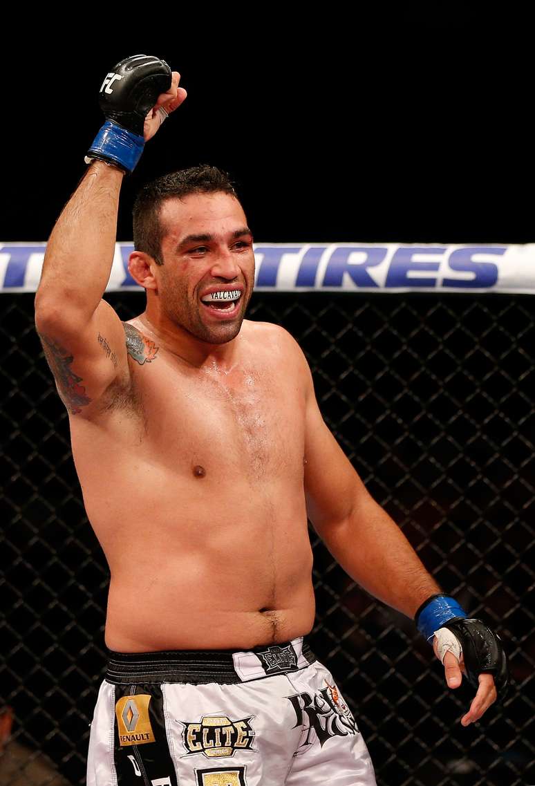 Werdum festeja vitória por finalização sobre Minotauro