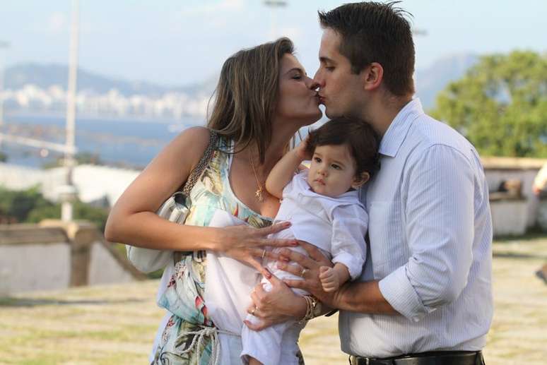 <p>Raquel Nunes batizou o filho Arthur, de 11 meses, em uma igreja do Rio de Janeiro, no&nbsp;domingo (9). O &uacute;ltimo trabalho da atriz na TV foi na miniss&eacute;rie <em>Rei Davi </em>(2012), da Record.</p>