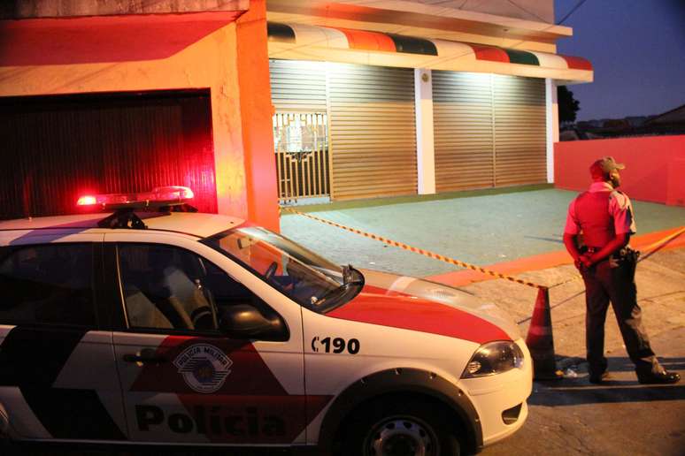 Comerciante e sobrinho foram mortos a tiros após reagir a assalto em pizzaria na vila Santa Maria, em São Paulo, na noite deste domingo