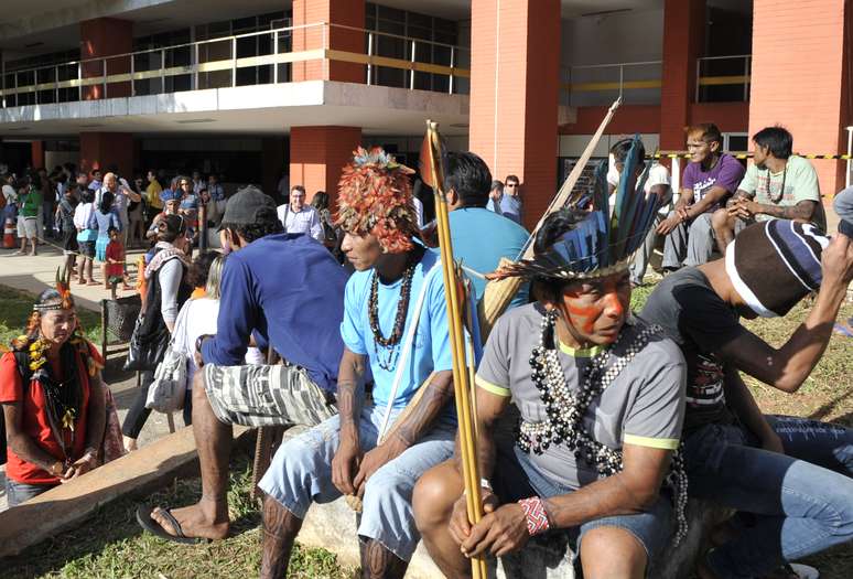 Índios mundurukus estão acampados na sede da Fundação Nacional do Índio (Funai) e reivindicam consulta prévia antes da construção de usinas hidrelétricas na região amazônica