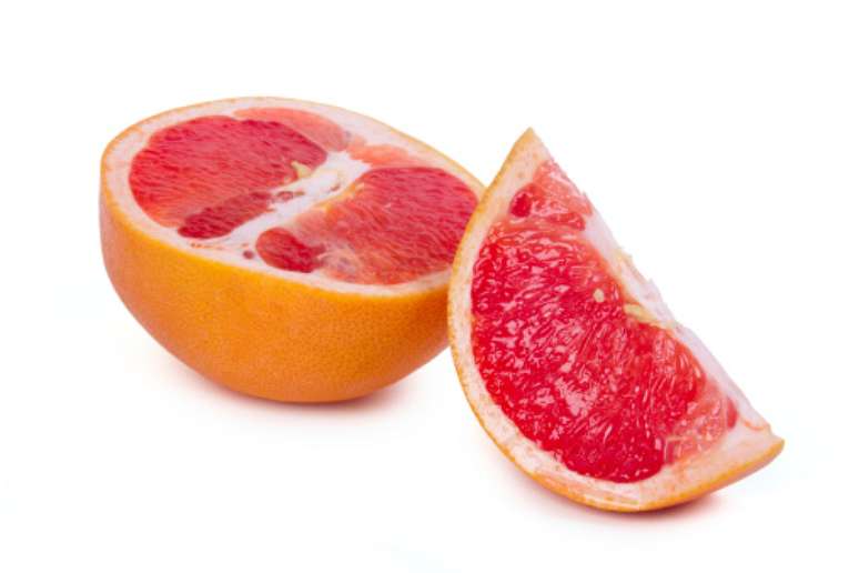 <p><strong>Toranja: </strong>ajuda na manutenção dos níveis de insulina, hormônio que, quando produzido em excesso, aumenta os estoques de gordura corporal, principalmente no abdômen</p>