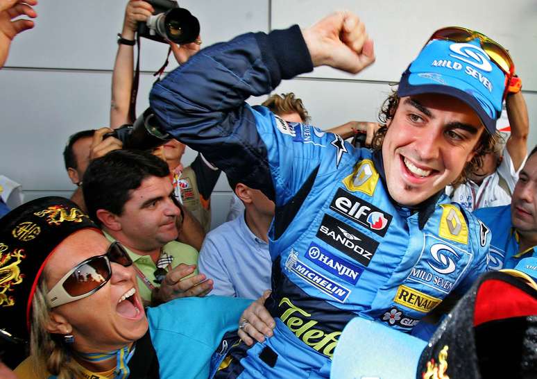 Fernando Alonso celebra a conquista do campeonato de pilotos de Fórmula 1 em 2005