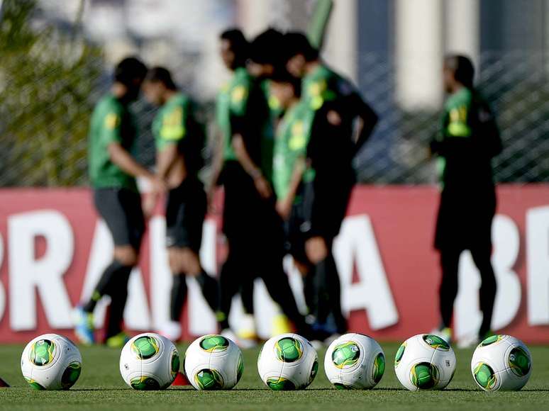 Depois de duas semanas de preparação com a bola da Nike, sua patrocinadora oficial, a Seleção Brasileira começou nesta terça-feira a utilizar a Cafusa durante todo o treinamento realizado no CT do Goiás, em Goiânia