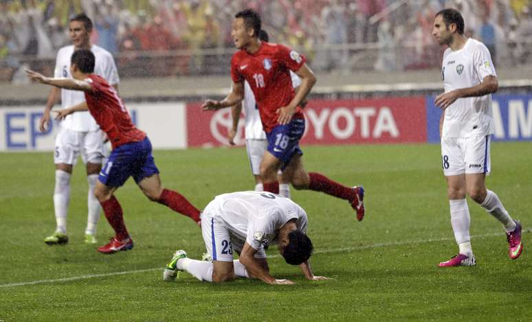 <p>Único gol do duelo foi contra, feito pelo defensor uzebeque Akmat Shorakhmedov</p>