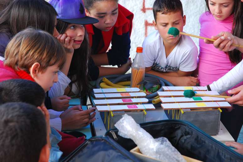 Produtos reciclados são usados no projeto  que leva música a escolas da rede pública