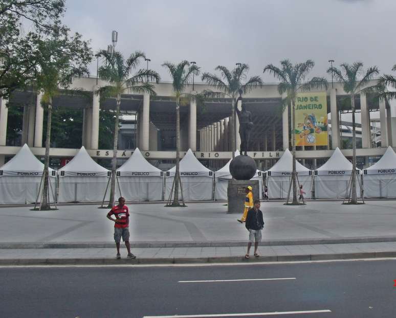 <p>Maracan&atilde; se prepara para receber o p&uacute;blico; o est&aacute;dio vai sediar&nbsp;tr&ecirc;s jogos da competi&ccedil;&atilde;o da Fifa</p>