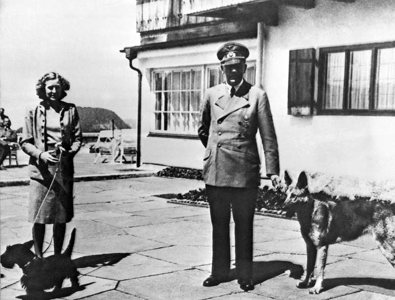 Imagem mostra Adolf Hitler e Eva Braun na residência