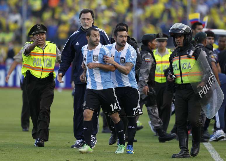 <p>Mascherano foi expulso após o ato </p>