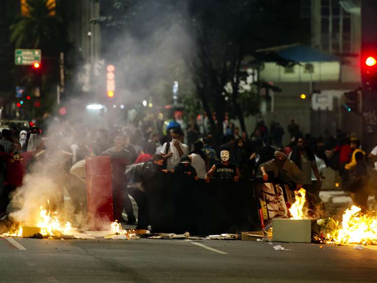 <p>Protesto na noite de terça-feira teve confronto entre policiais e manifestantes </p>