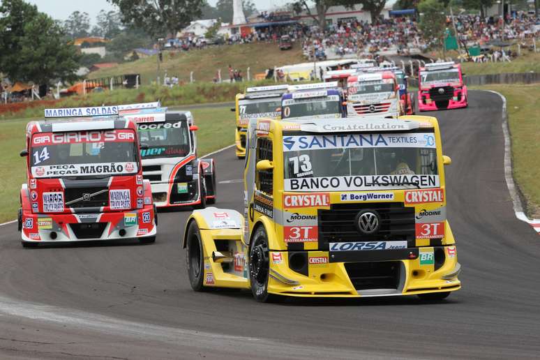 <p>Além de competir pela Fórmula Truck, agora com um caminhão da Volkswagen, paranaense também administra categoria de monopostos para ajudar na formação de pilotos</p>