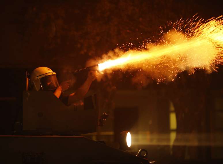 <p>Polícia lança bombas de gás lacrimogêneo no centro de Ancara</p>
