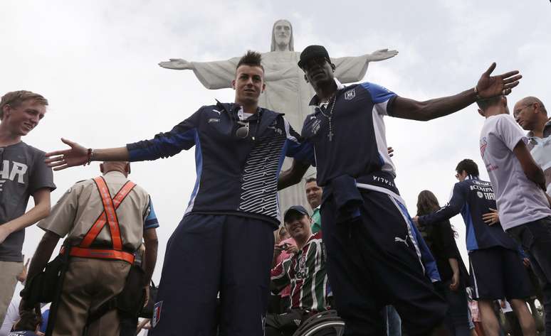 <p>Os jogadores da seleção italiana aoproveitaram a manhã livre nesta quinta-feira no Rio de Janeiro e subiram o Corcovado paara visitarem o Cristo Redentor</p>