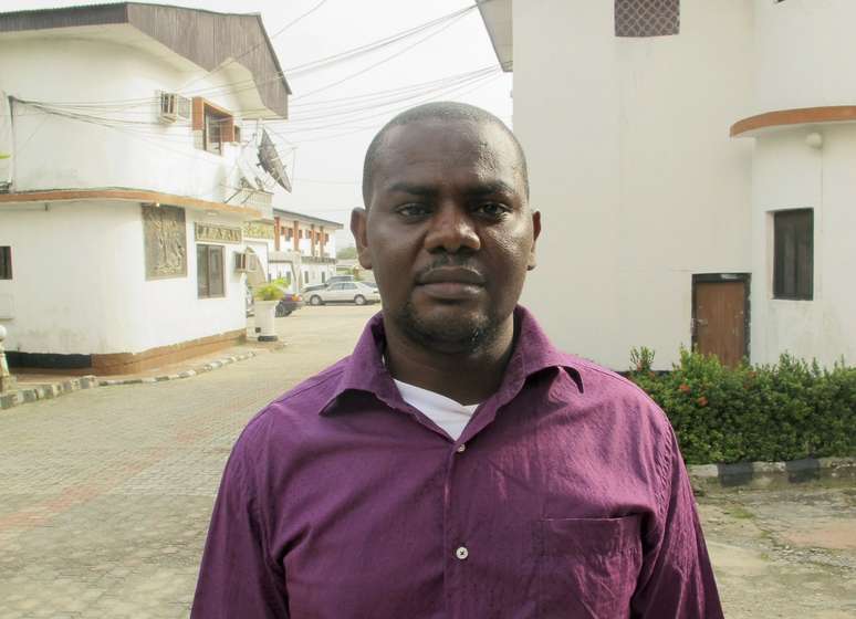 Harrison Okene, 29 anos, posa para foto após entrevista com a Reuters em Warri, na Nigéria, em 12 de junho