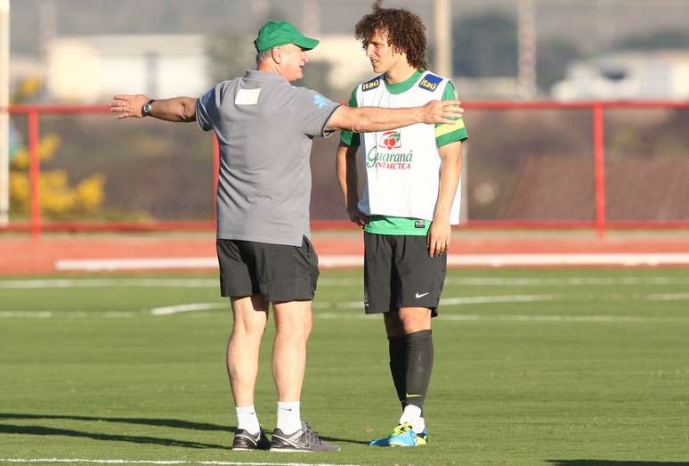 <p>David Luiz foi novamente testado como volante por Felipão</p>