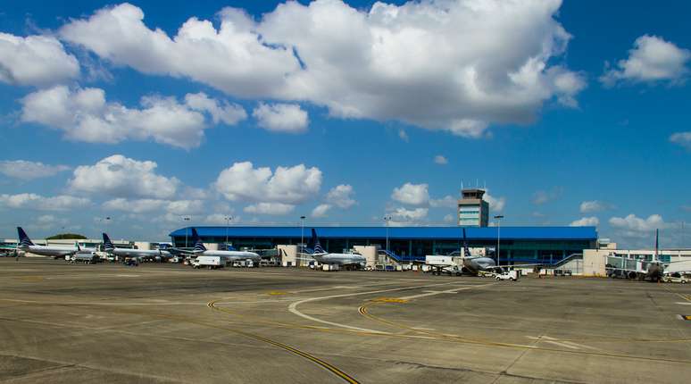 Por sua localização estratégica, a meio caminho entre as Américas do Sul e do Norte, e próximo do Caribe, o Aeroporto Internacional Tocumen é ponto de passagem das principais rotas aéreas do continente
