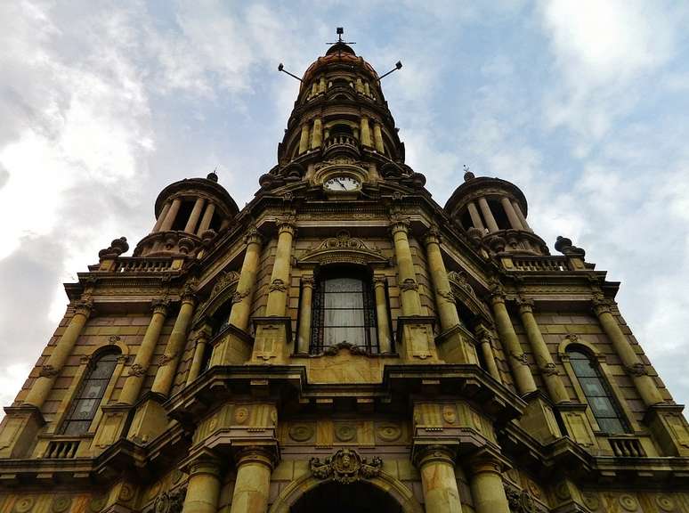 Gótico, barroco, neoclássico. Todos os estilos arquitetônicos se misturam no belo Templo de San Antonio, em Aguascalientes