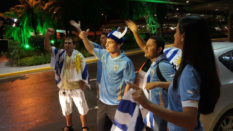 Brasileiros e uruguaios se uniram para torcer pelo Uruguai