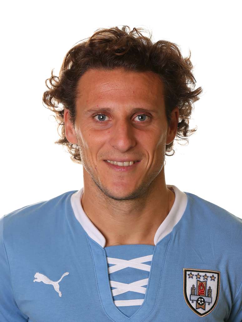 10. Diego Forlán (atacante)