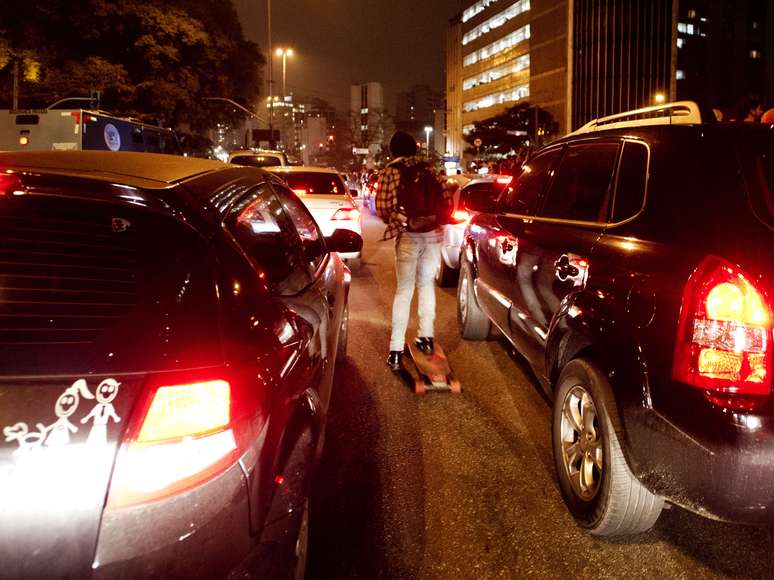 <p>Motoristas ficaram presos no trânsito e muitos abandonaram os veículos</p>