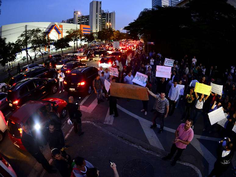 Manifestantes protestam em frente à Rede Globo em São Paulo