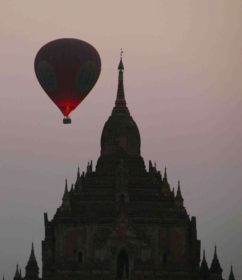 <p>Myanmar é um dos destinos ideais para passear de balão</p>