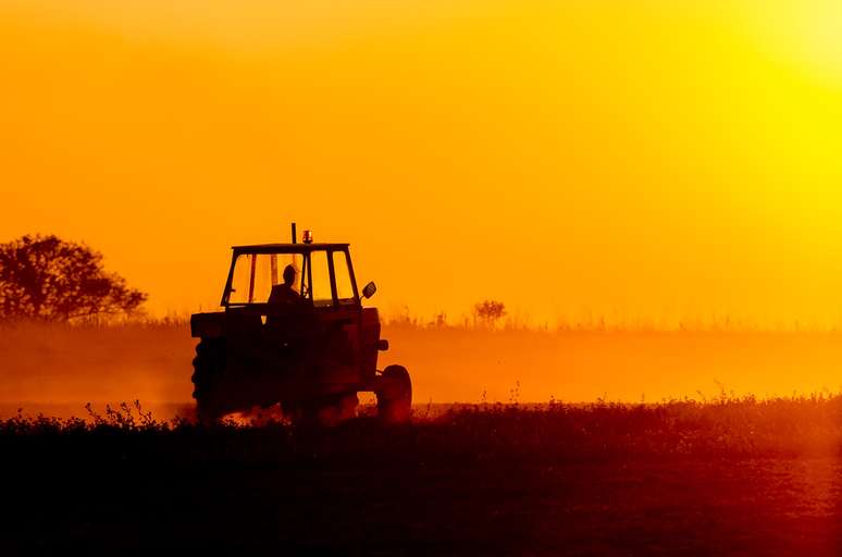Setor brasileiro de máquinas agrícolas perde espaço no exterior por questões de logística, impostos e câmbio