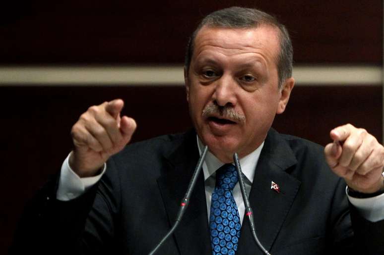 Erdogan fala durante encontro do partido AK em Ancara