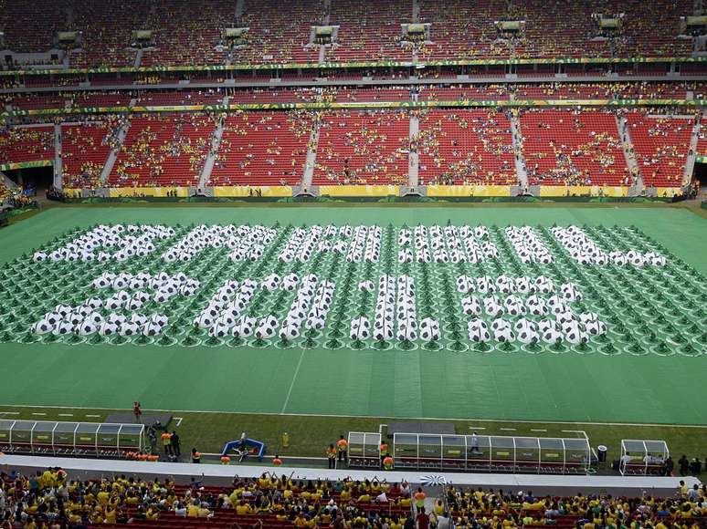 <p>Mosaico forma a sede e o ano da Copa das Confederações</p>