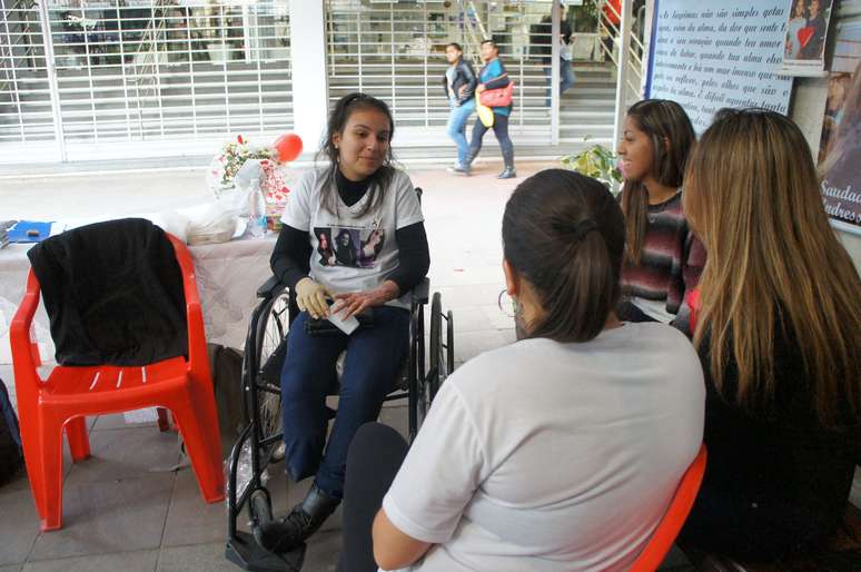 Ela ainda tem de ver especialistas em Alegrete e Porto Alegre. A lista de profissionais que a atende tem fisioterapeuta, fisiatra, cirurgião plástico, psicóloga e psiquiatra