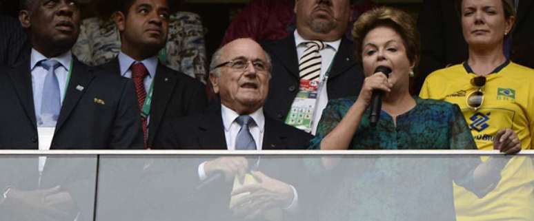 <p>Blatter foi vaiado ao lado da presidente Dilma Rousseff na abertura da Copa das Confedera&ccedil;&otilde;es</p>