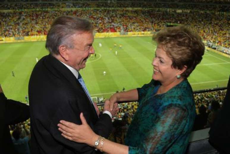 Dilma e Marin posaram para fotos juntos no Mané Garrincha