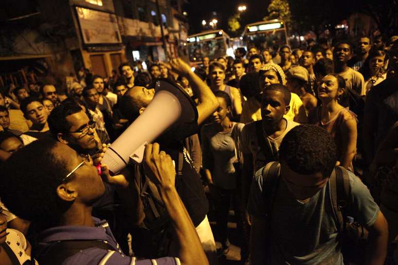 Jovens se reuniram neste sábado em Salvador (BA) para cobrar o passe livre para estudantes no transporte público da capital