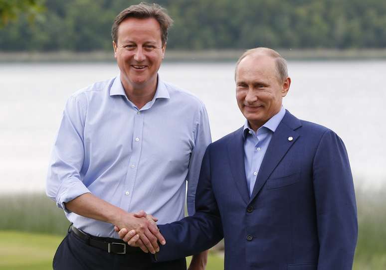 Cameron e Putin trocam cumprimentos no resort de  Lough Erne