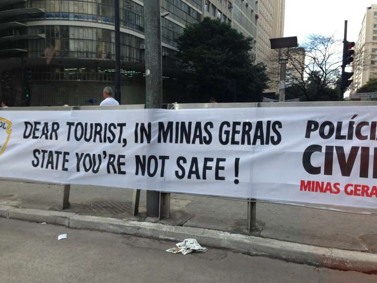 <p>Manifestantes dizem que turistas não estão seguros em Minas Gerais</p>