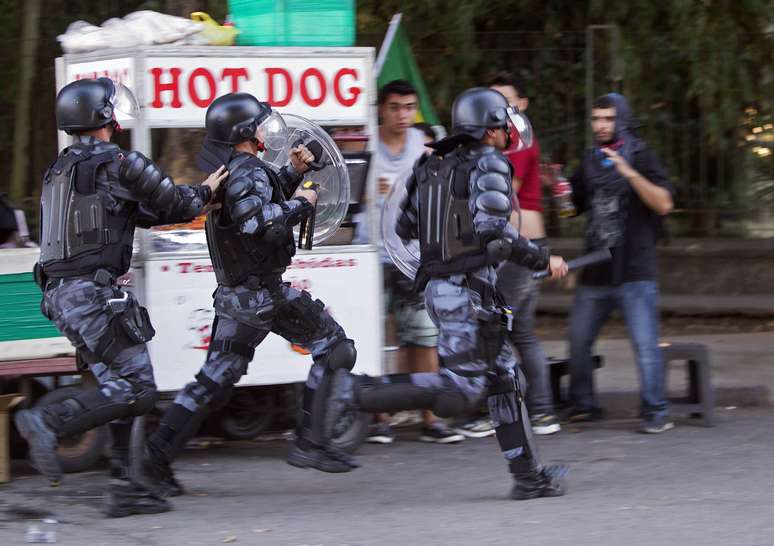 <p>Repressão violenta da polícia a protestos tem sido alvo de critícas</p>