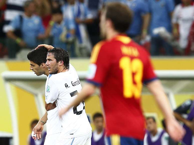O Uruguai foi derrotado pela Espanha, mas o atacante Luis Suárez deixou sua marca
