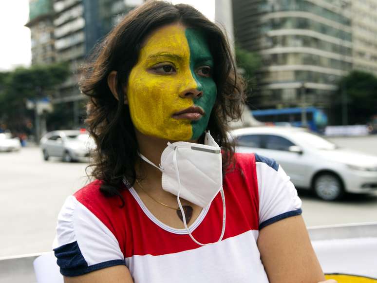 <p>Nesta segunda-feira acontecem&nbsp;novos protestos contra a Copa das Confera&ccedil;&otilde;es e a Copa do Mundo 2014; desta vez, os manifestantes marcam presen&ccedil;a nos arredores do Est&aacute;dio do Mineir&atilde;o, em Belo Horizonte</p>