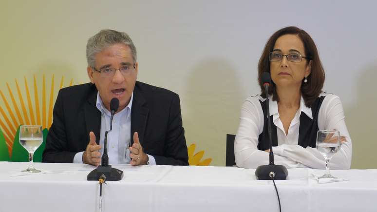 <p>Secretários Ricardo Leitão e Ana Suassuna participaram de coletiva para explicar problemas na chegada e retorno dos torcedores na Arena</p>