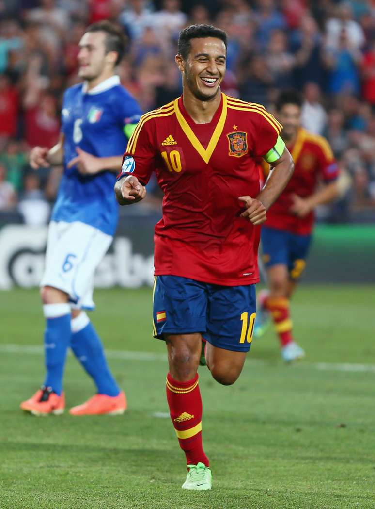 Brasileiro naturalizado espanhol, Thiago Alcântara brilhou na decisão do Europeu Sub-21