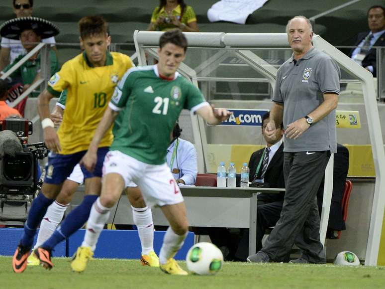 <p>Felipão comemorou porque Neymar ajudou a "desmontar" a defesa do México</p>