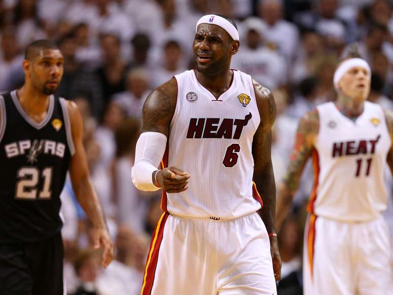 <p>LeBron James liderou&nbsp;&uacute;ltimo quarto do Miami Heat</p>