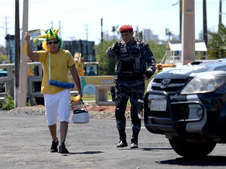 <p>Torcedores terão que entrar pela avenida Paulino Rocha para chegar ao Castelão</p>