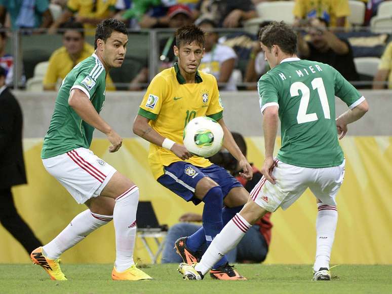<p>Neymar marcou golaço e fez grande jogada para Jô balançar a rede</p>