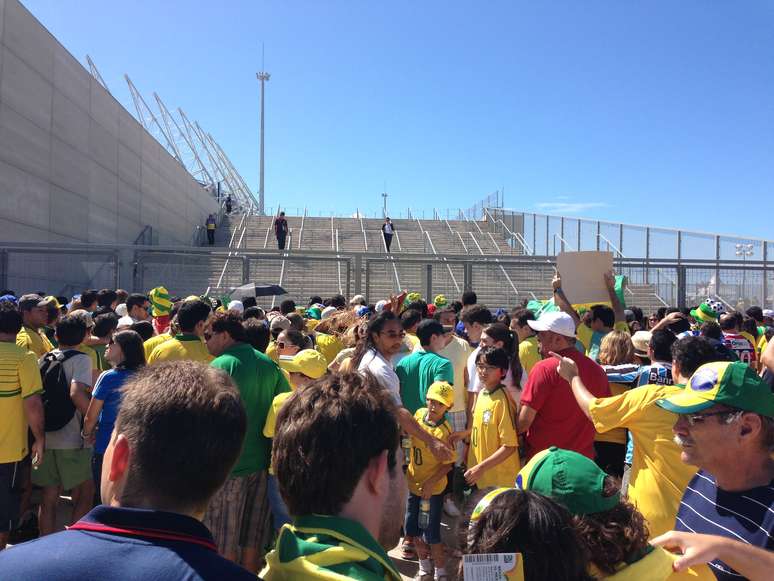 Portões do Castelão foram abertos com atraso para jogo do Brasil