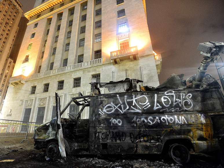 <p>Cenário era de destruição e de caos na região central de São Paulo após ação de vândalos</p>