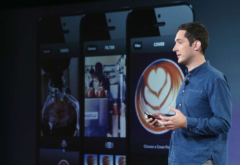 <p>CEO do Instagram, Kevin Systrom, anuncia a novidade na sede do Facebook</p>